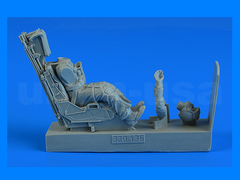 AB320136 US NAVY & US MARINES Pilot w/ EJ. seat AV-8B Harrier II 1/32